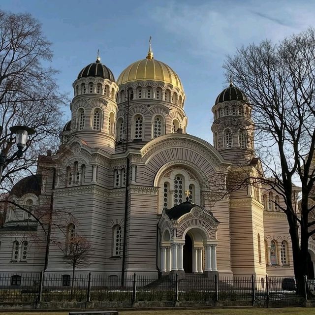 🏰✨ “Baltic Beauty: A Perfect Day in Riga” 🇱🇻