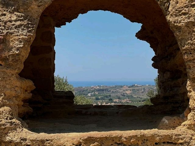 Agrigento’s Rich History: Tips & Tricks to Explore 🏛️🌄