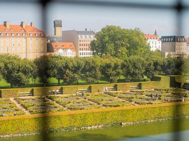 🏰 Rosenborg Castle: Where Crown Jewels Meet Fairytales