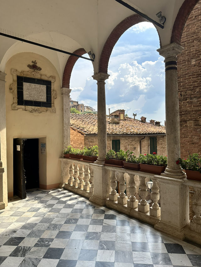 Siena’s Cathedral Quarter: A Medieval Wonderland Awaits!
