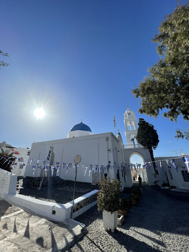 🌊 Santorini – Cliffs, Caldera & Timeless Beauty 🏝️✨