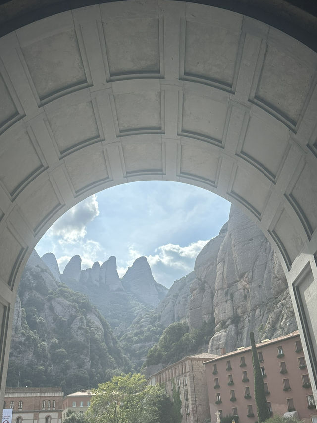 montserrat in a day from barcelona ⛰️⛪️ montserrat in a day from barcelona ⛰️⛪️