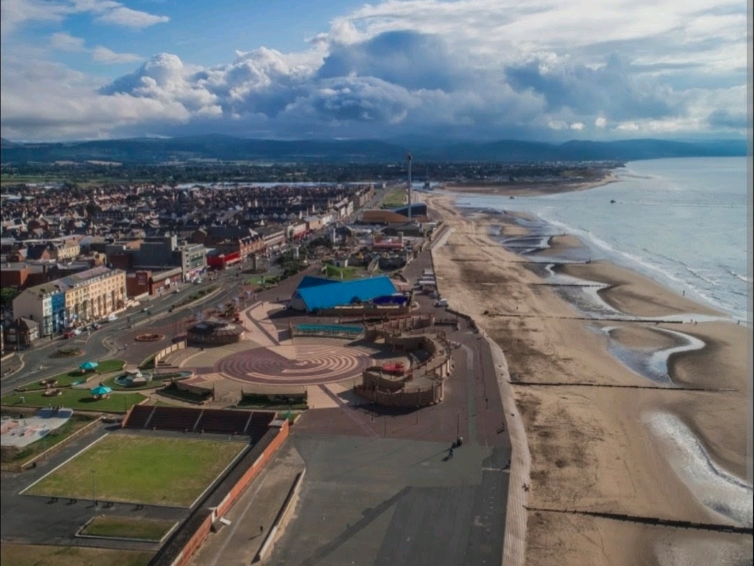 การเดินทาง 3 วันของ Rhyl: รถไฟจิ๋ว, ชายหาด, โรงละคร Pavilion, น้ำตก Dyserth