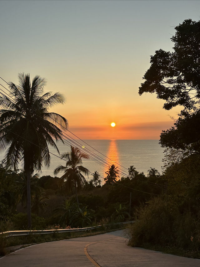 Tao Island sunset, the colors of the sky change endlessly after sunset.