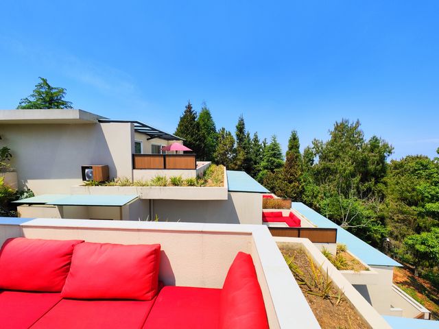 Nepal's top luxury resort, stunning scenery.