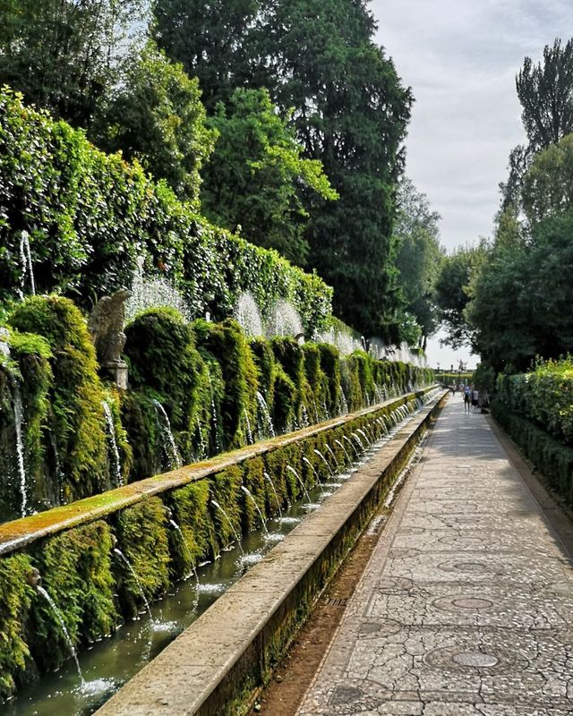 Uncover the Timeless Beauty of Villa d'Este's Fountain Garden: A Hidden Gem of Tivoli, Rome 🌿💦