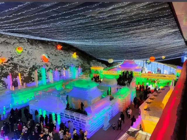 If you want to see ice sculptures, you don't have to go to Harbin! Come here!