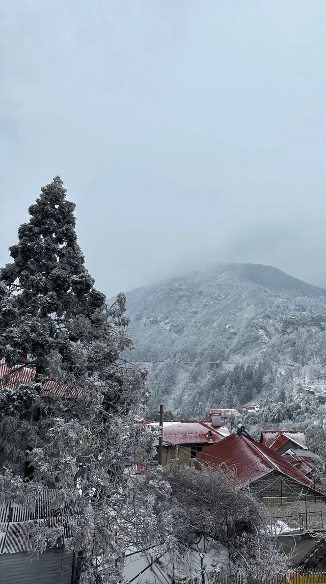 飛流直下三千尺，疑是銀河落九天——廬山