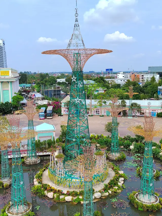 Pattaya's Rich Golden House in Thailand