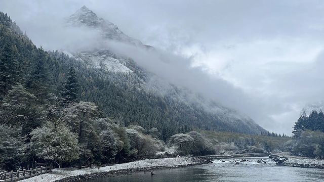 川西四姑娘山｜秋天的第一場雪四姑娘山