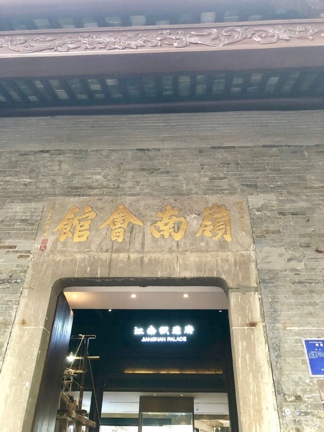 沉醉在蘇州山塘街的古風韻味