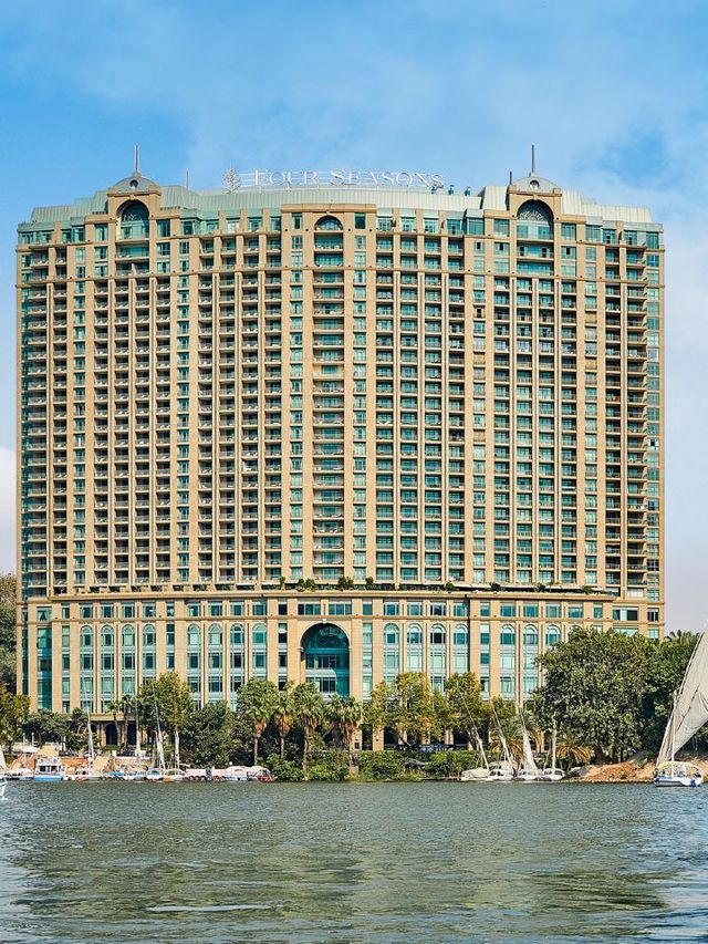 🌟 Cairo's Chic Sleeps: Four Seasons Nile Plaza 🌟
