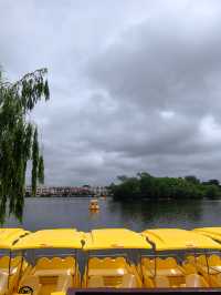 月湖公園位於市中心，是萊西市標誌性景點之一，有著三四十年的歷史了，在萊西有很高的知名度