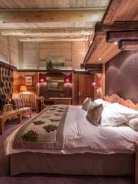 🏔️ Val-d'Isere's Coziest Stays Unveiled! 🛎️✨