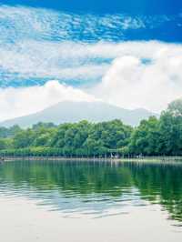 🌟 UK's Must-See Marvels: History, Nature & Football 🌟