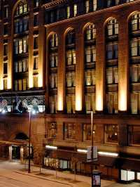 🌟 Cleveland's Chic Sleeps: Hyatt Regency Arcade 🏨✨