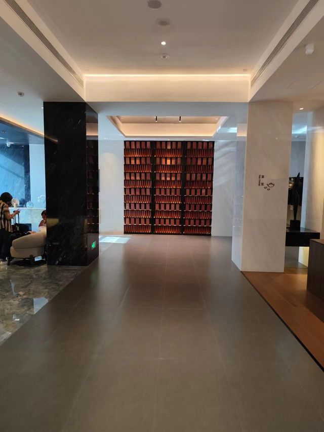 青島奇遇記，曜石X酒店裡的浪漫邂逅