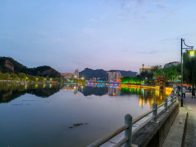 如果你在承德，建議你到武烈河邊走一走