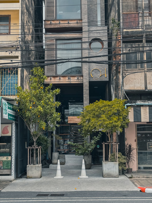 曼谷｜你見過「夾縫求生」的咖啡店嗎？