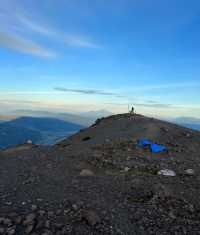 感受登山的魅力｜印度尼西亞巴東馬拉皮火山。