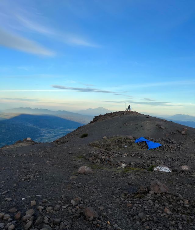 感受登山的魅力｜印度尼西亞巴東馬拉皮火山。