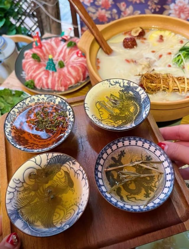 鄭記蹄花煲，軟糯美味超有料