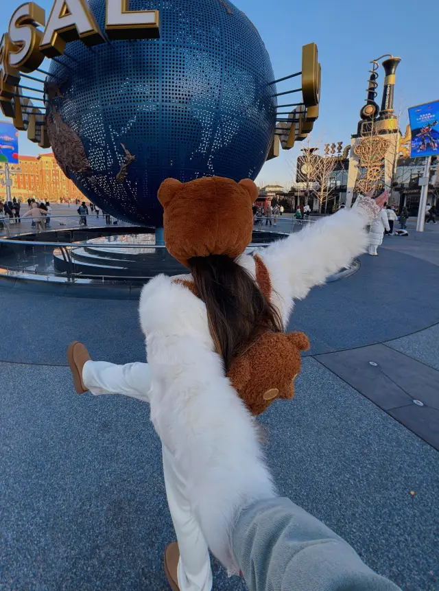 北京環球影城會狠狠地「懲罰」每一個穿少的人哦！