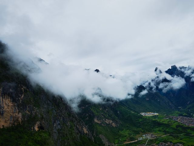 人間仙境扎尕那，雲霧繚繞，藏地風情