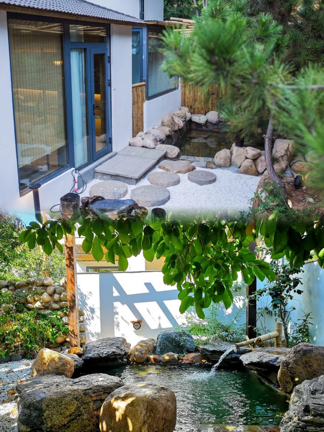 嚟到崂山腳下嘅神仙居所，嘆住私人湯泉，享受踏春嘅樂趣