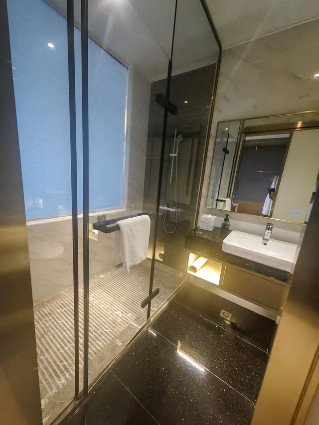 深圳海德酒店，房間寬敞舒適，大堂喺13樓