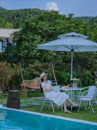 只喺畫入面嘅夏天｜仲夏夜，跳入泳池嘅星光裡
