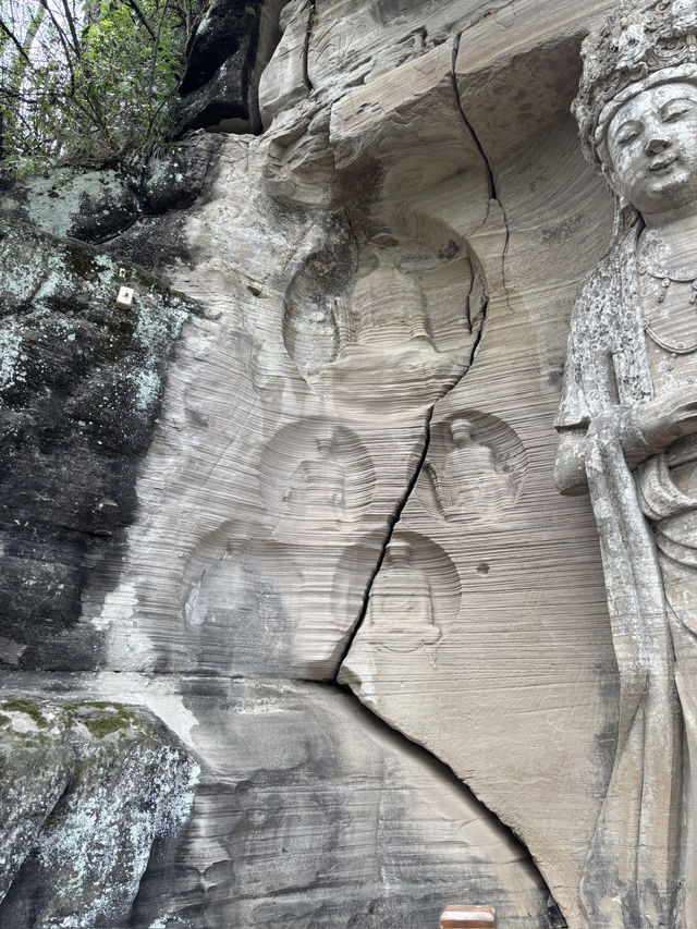 【四川・安岳】風化が美しい茗山寺