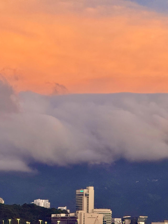 ✨救命！在HKG機場上空看到的晚霞美到窒息🌇！