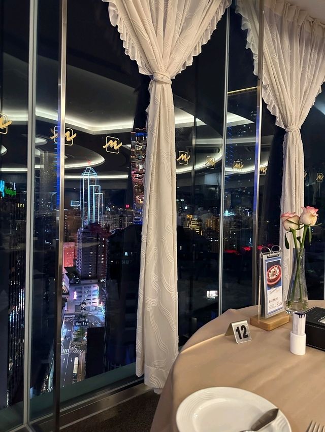 澳門浪漫西餐首選！360度旋轉景觀下的京澳璇宮美食之旅 