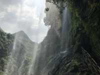 興義必打卡！穿越地球裂縫的瀑布仙境！   交通出行 地址：貴州省黔西南布依族苗族自治州興