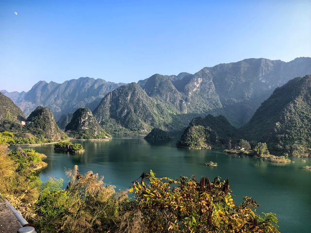 深藏於桂西群山之中的浩坤湖～秋天才是最好的觀賞時節