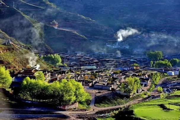 【藏在青海的“淨土”——黃南藏族自治州！一場心靈洗禮與絕美風光的終極體驗等你來探索！】  嘿，熱