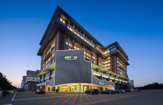 โรงแรมหรูใจกลางเมือง พร้อมทัวร์ชมสถานที่ทางประวัติศาสตร์และวัฒนธรรม