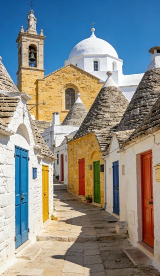 เมื่อเดินเล่นไปตามตรอกเห็ด ทุกย่างก้าวให้ความรู้สึกเหมือนได้ก้าวเข้าสู่โลกแห่งเวทมนตร์