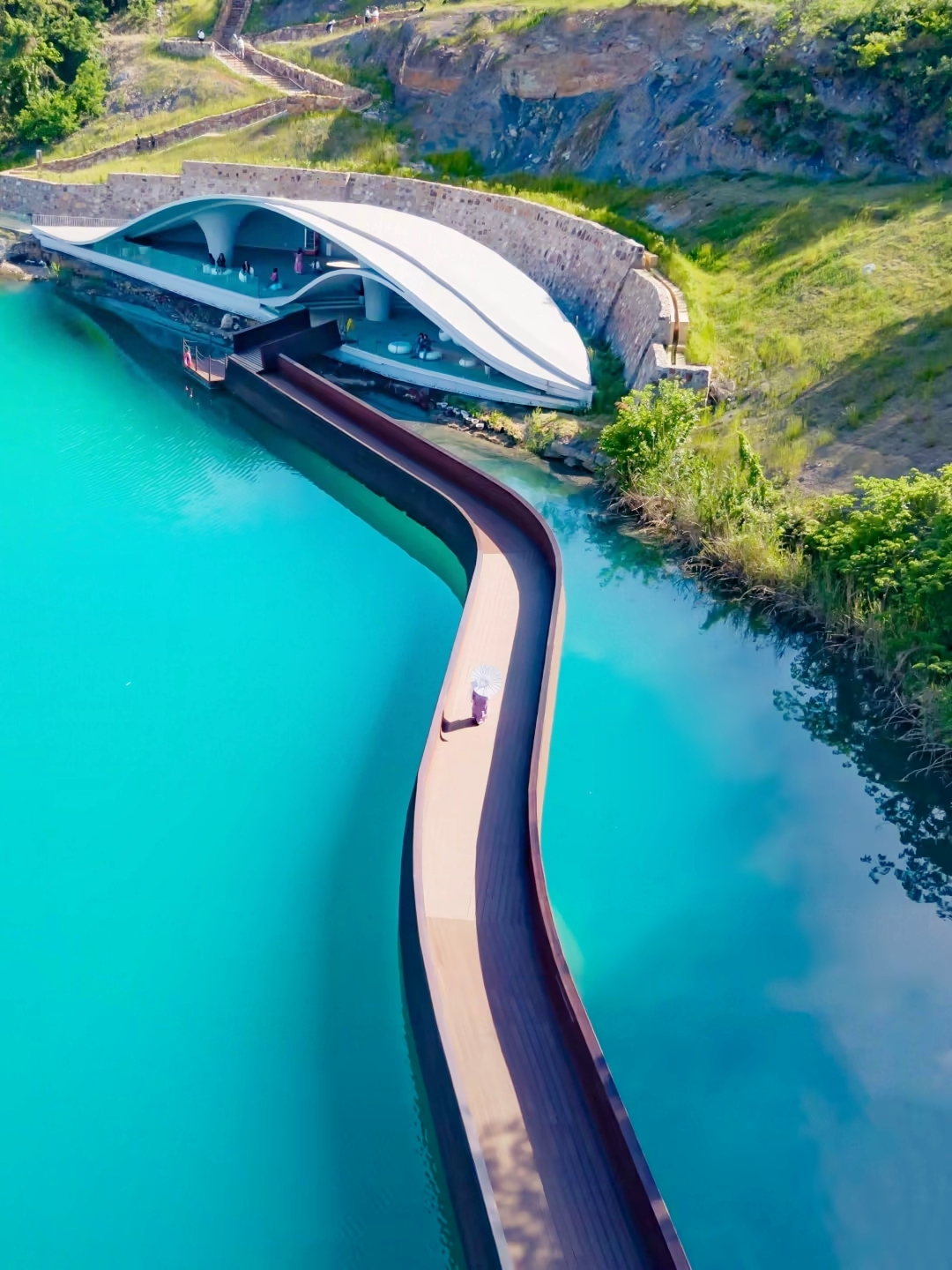 Yixing hides a divine-level mine pit park! A free, off-the-beaten-path spot that's perfect for photos!