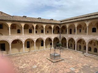 イタリアにはトスカーナのほかに、隣接して重要な巡礼地Assisiもあります