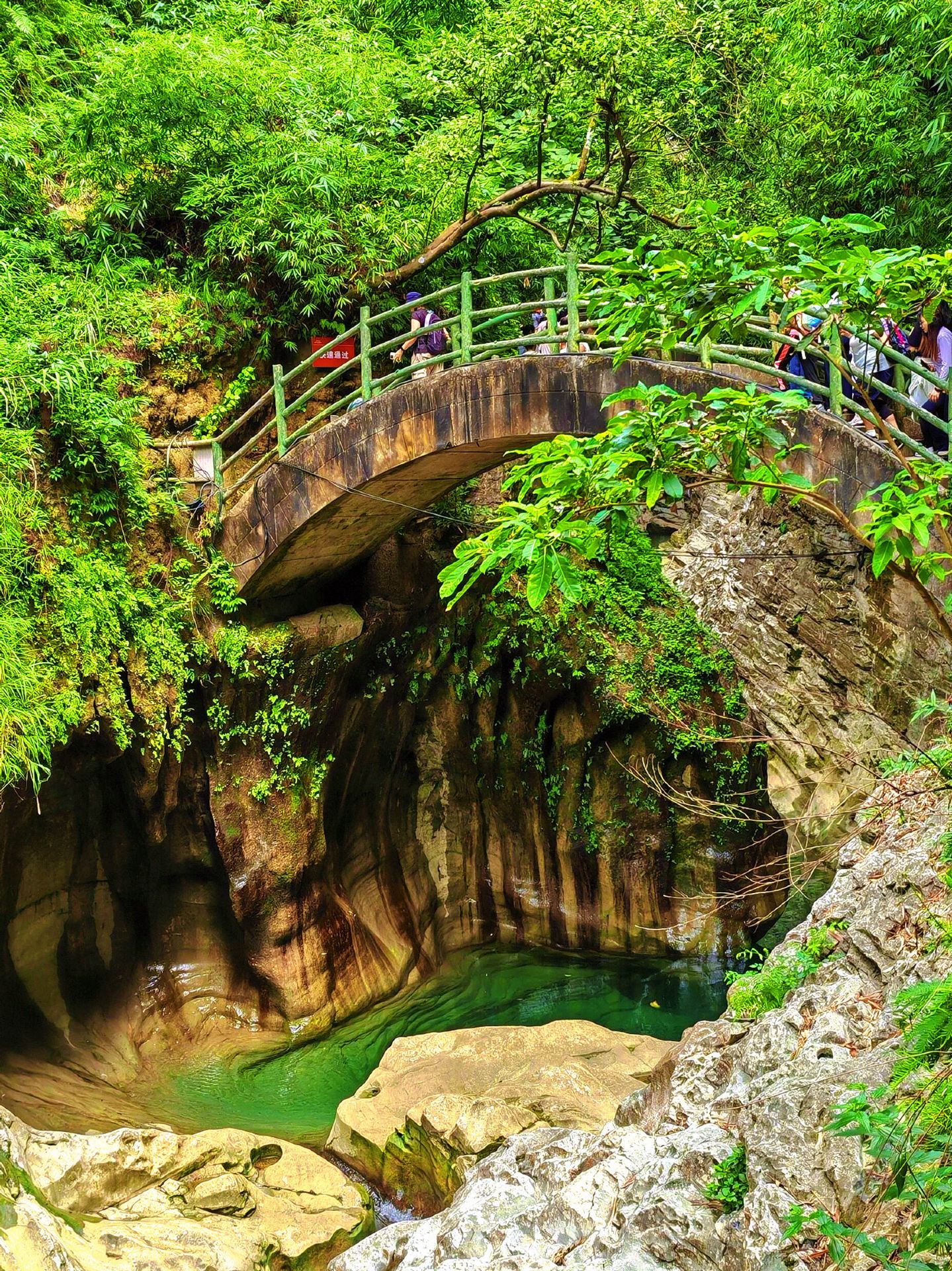 Tour phiêu lưu thác nước tự nhiên Trùng Khánh - Hẻm núi Kim Đảo
