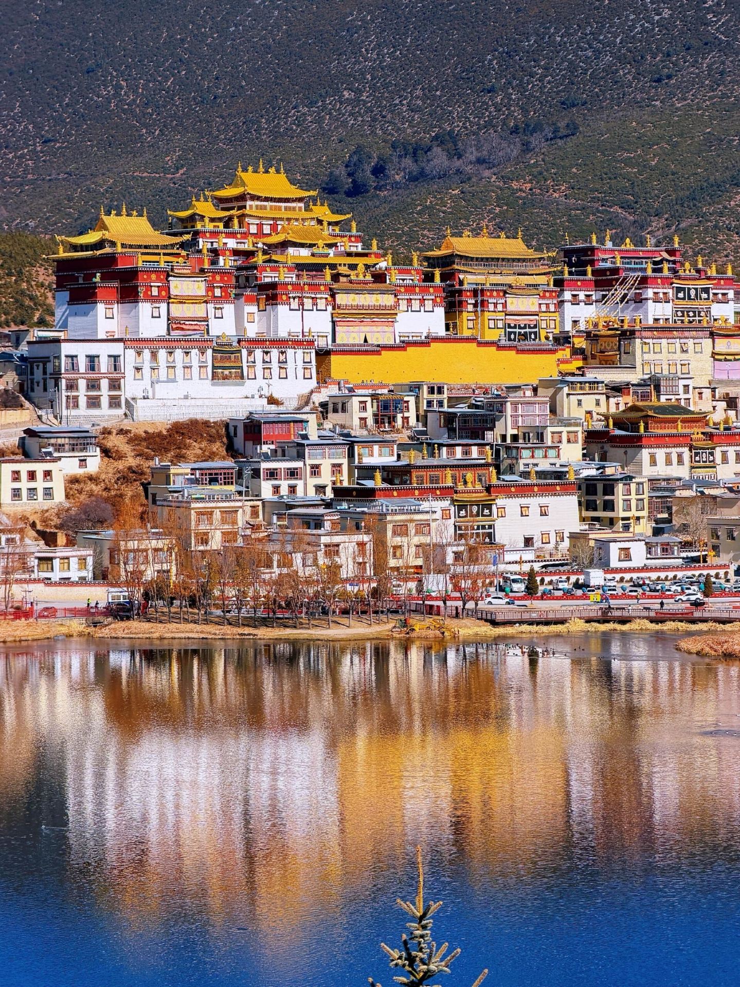 Want to avoid the crowds on a 2,000 budget? 2 slow-paced hidden gem cities perfect for unwinding