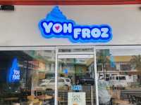 여러가지 토핑들이 기다리고 있는 요거트 아이스크림 YOH FROZ