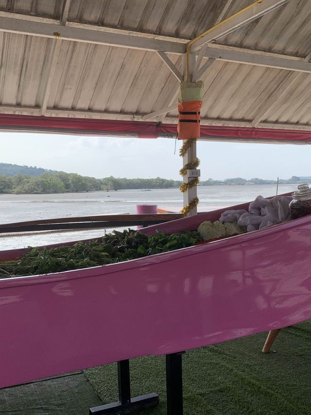 Pink boat ขนมจีนสีชมพู