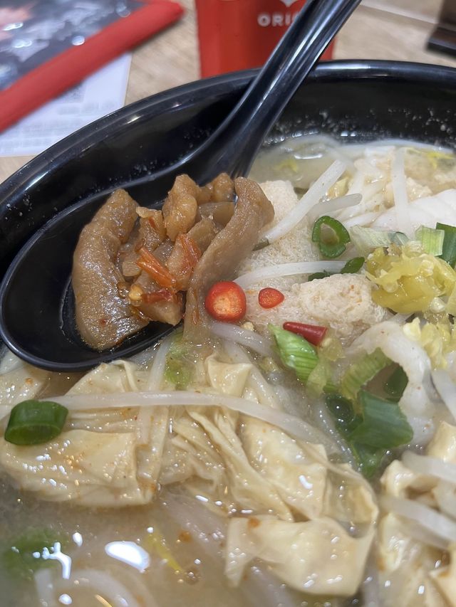譚仔三哥全新酸菜鯛魚米線 🐟