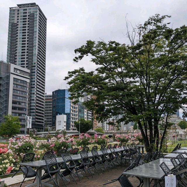 中之島バラ園の、Ｒ.RiversideGrill＆BEERGARDEN