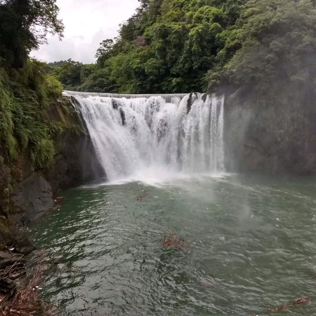 น้ำตกซือเฟิ่น (Shifen Waterfall)