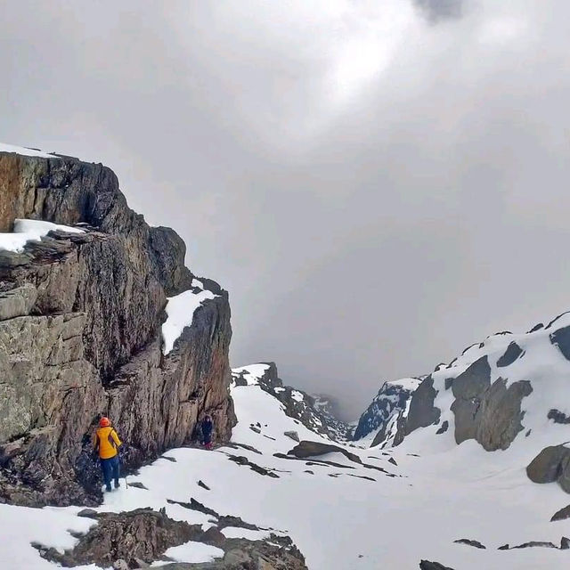 Mountain climbing in Putao 🧊 🏔️ ❄️ 