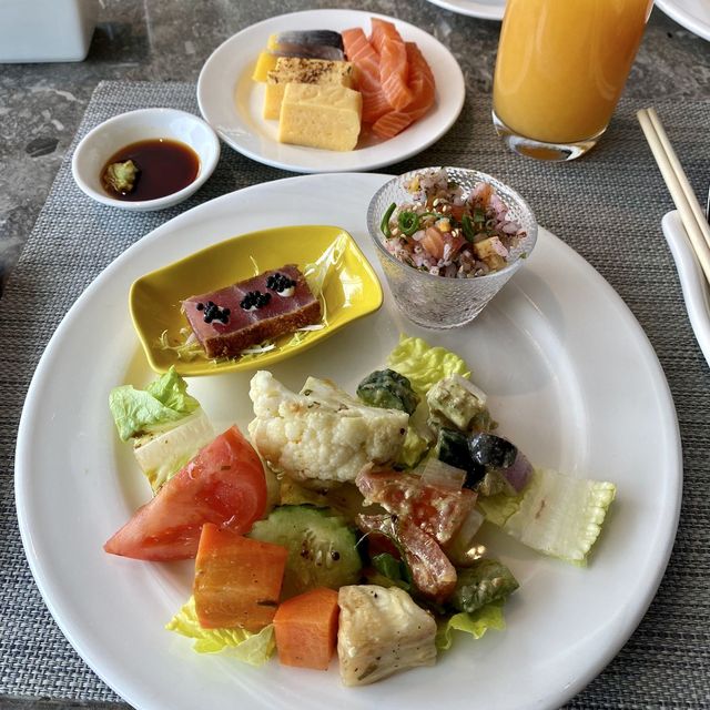 食物質素好，甜品雪糕豐富嘅自助午餐！